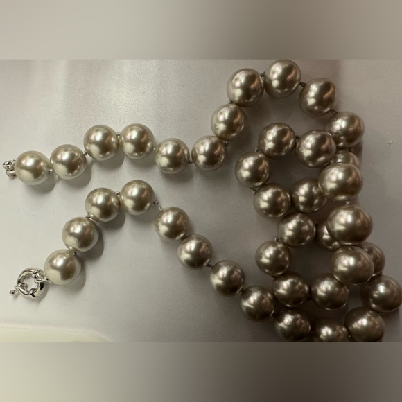 Elegant Silver Pearl Necklace